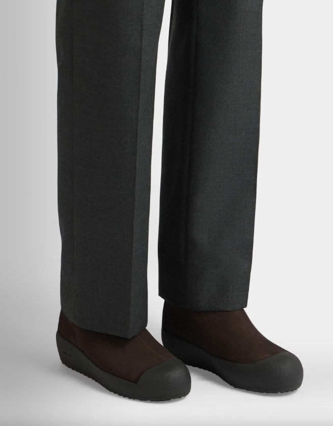 Curling Bootie in Ebano Suede