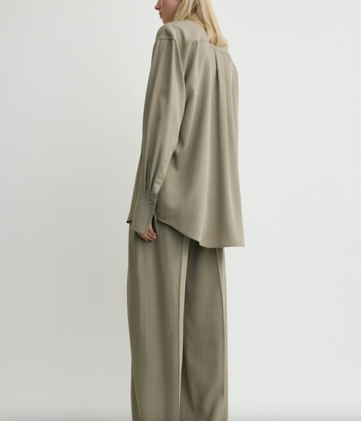 Classic tuxedo shirt taupe