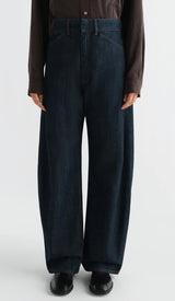 HIGH WAISTED CURVED PANTS IN DENIM