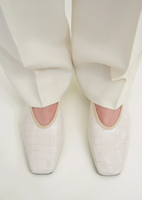 Minimalist croco-embossed ballerinas oyster