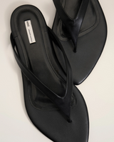 BLACK LAMB LEATHER POINTED TOE FLIP FLOPS
