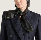 Scarf in leather